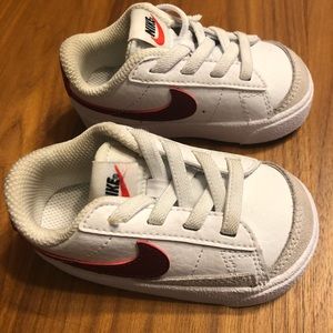 Boys Nike 4C low tops shoes